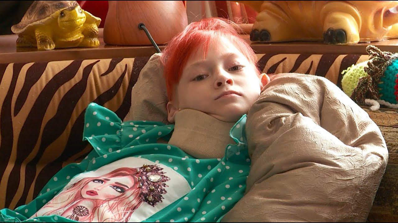 Ребёнок инвалид в Бийске 2 года не может получить кресло-коляску (16.08.21г., Бийское телевидение)