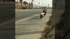 Китайский умелец. Мотоцыкл из бревна. ?
