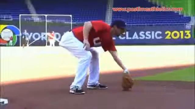 Learn How to Field A Groundball смотреть онлайн