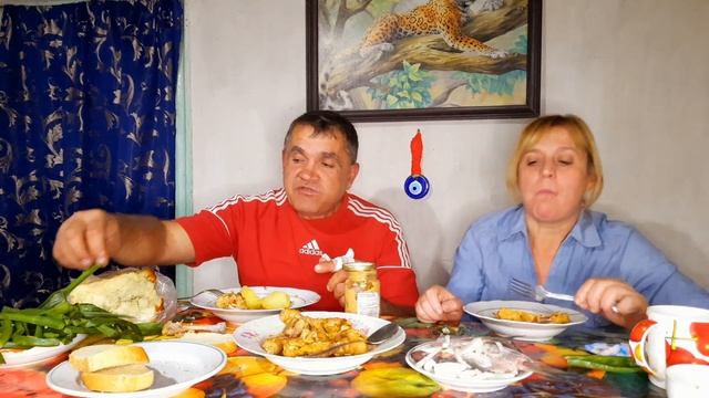 Ты что меня за палец укусила. Зубы зачем даны? Прощай молодость. Гулять так гулять. смотреть онлайн