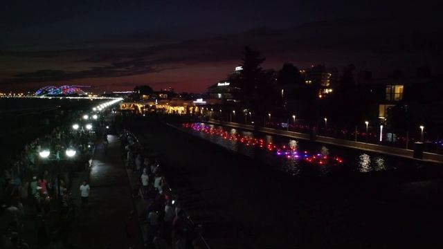 Светомузыкальный фонтан с огненным шоу на Имеретинской набережной. Адлер смотреть онлайн