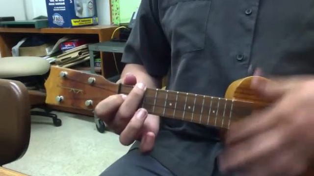 Pearly Shells - Kapalama Elementary Ukulele смотреть онлайн