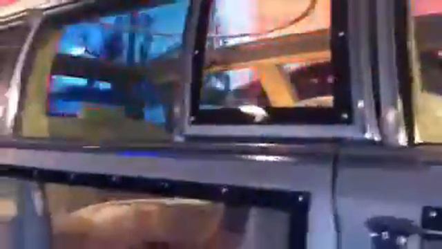 Pěna dní - LimoVian Peugeot - showroom na Champs-Elysées v Paříži смотреть онлайн
