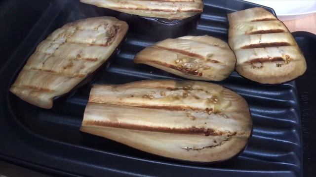 Мясо и овощи на гриле с вкусной острой заправкой смотреть онлайн