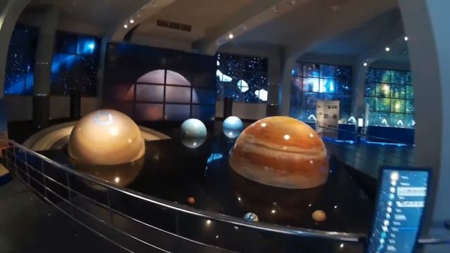 КРАСИВЫЕ ДЕВУШКИ ПОСЕТИЛИ ПЛАНЕТАРИЙ ОБЗОРНАЯ ЭКСКУРСИЯ смотреть онлайн