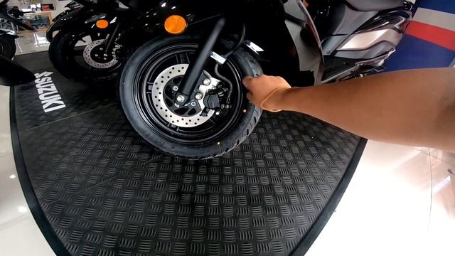 NEW 2023 SUZUKI BURGMAN STREET 125 EX | NEW TIRE SIZE AND NEW FEATURES | SPOILER ALERT @SirBhong смотреть онлайн