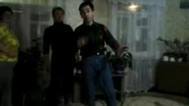 зажигательный танец с элементами акробатики смотреть онлайн