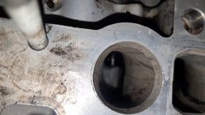Чистка впускных каналов ГБЦ ДВС OM642 дизель Mercedes W164