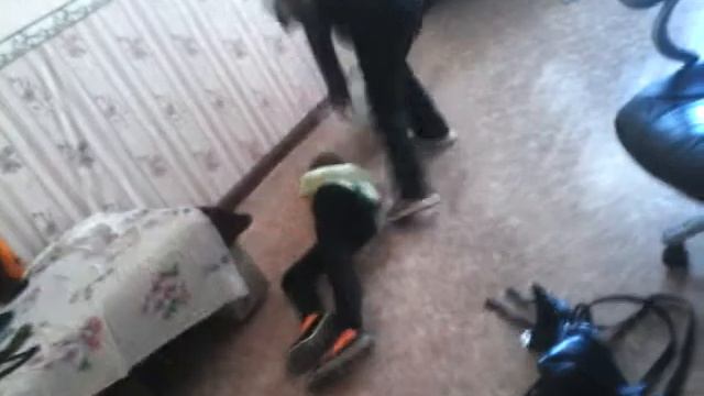 Мама ушла в магазин..........грабитель смотреть онлайн