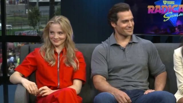 Генри Кавилл Заигрывает с Фреей Аллен (Цири) смотреть онлайн