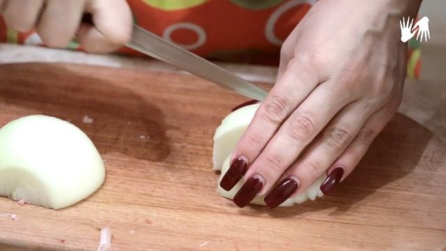 How to cook with long nails ? Cut meat and onion смотреть онлайн