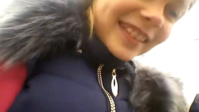 Иду в школу с подругой (вообще не холодно) смотреть онлайн