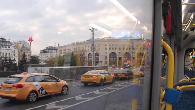 Отправляемся от Китай-Города сентябрьским вечером на автобусе Е10 на Охотный ряд смотреть онлайн
