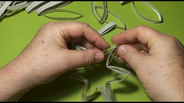 ПОДЕЛКИ из втулки для бумаги СНЕЖИНКА НА ЕЛКУ SNOWFLAKE from toilet paper rolls смотреть онлайн