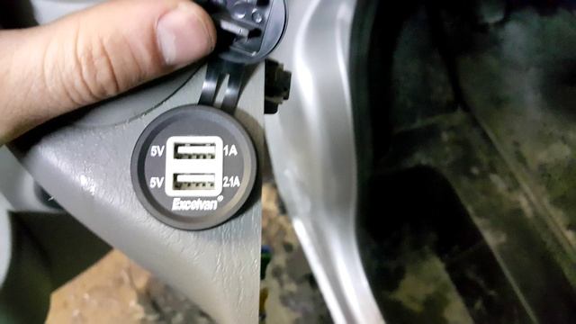 Как установить USB зарядное устройство в машину смотреть онлайн