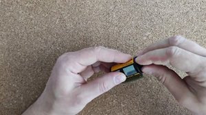 Как достать кончик пленки из катушки?