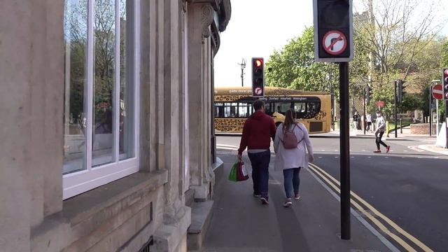 Reading Walk: Town Centre【4K】 смотреть онлайн