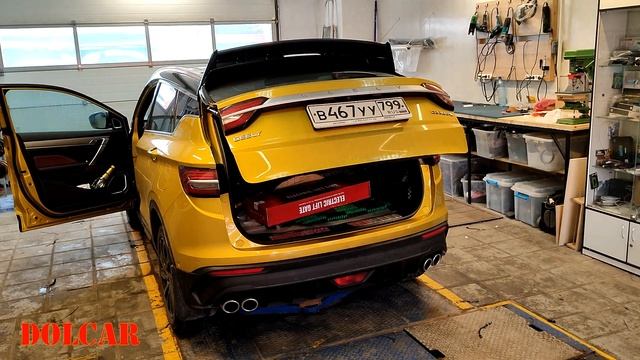 Открытие "взмахом ноги" крышки багажника Geely Coolray / электропривод багажника Кулрэй смотреть онлайн