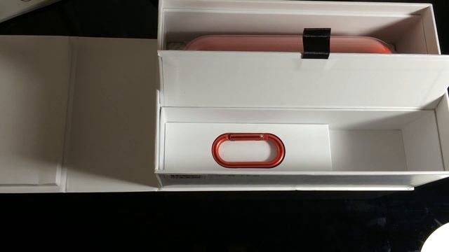 The Unboxing and Review Of The Beats Pill red Color From Beats by Dr Dre смотреть онлайн