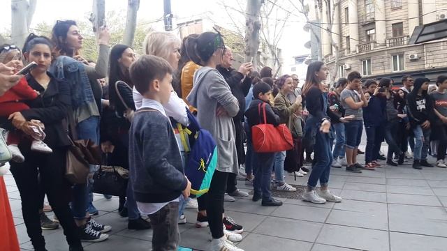 Tbilisi 14.04.2019 Video-3. ცეკვები თავისუფლების მოედანზე. Танцы в центре Тбилиси