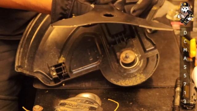 DCMAS5713N-XJ ใส่แค่แหวนเสริมก็สามารถใส่ใบตัดหญ้าได้เลยนะ