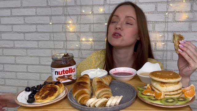 МУКБАНГ ЗАВТРАК СЫРНИКИ КРУАССАН ПАНКЕЙКИ КАКАО MUKBANG BREAKFAST CHEESECAKES CROISSANT PANCAKES