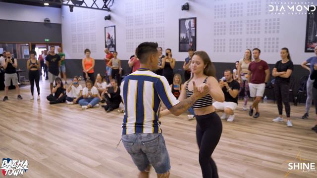 Micka & Emi / Hector Acosta - Pa Que Me Perdones / Diamond Lyon Festival смотреть онлайн