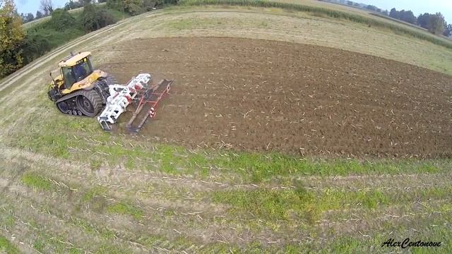 Challenger MT 765C: Видео-демонстрация работы гусеничного трактора смотреть онлайн