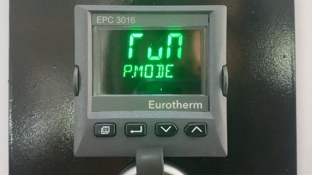Eurotherm 3016 Temperature Controller: Running, Holding, and Resetting a Program смотреть онлайн