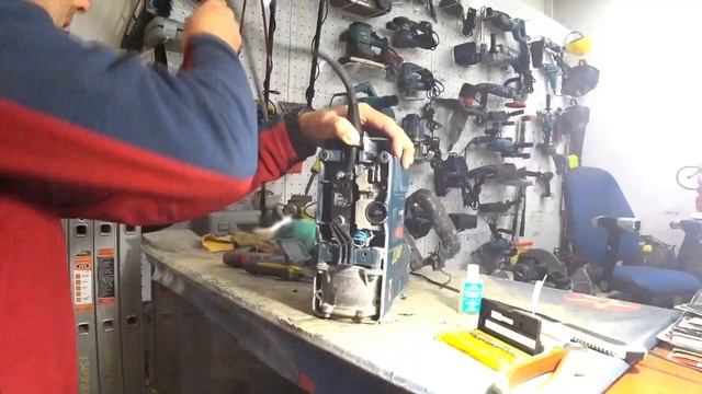 Незапланированный ремонт отбойного молотка Bosch GSH 11 смотреть онлайн