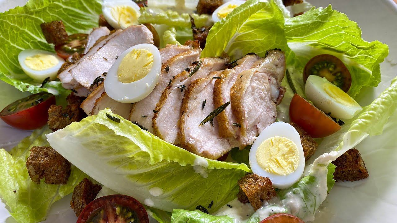 Салат Цезарь с курицей смотреть онлайн