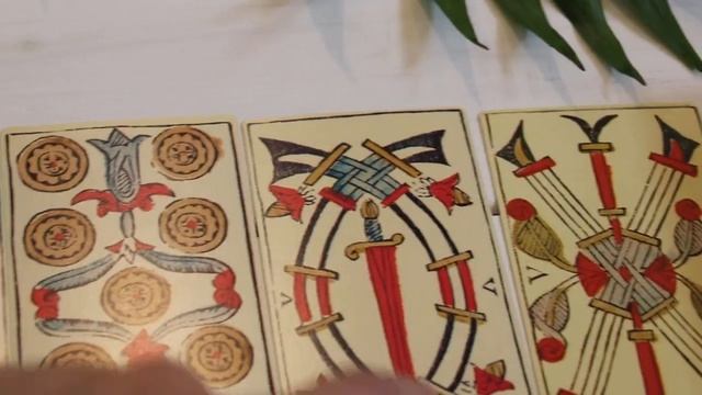 ШПАРГАЛКА ПО ТАРО МАРСЕЛЯ:КАК ОТЛИЧИТЬ ЖЕЗЛЫ ОТ МЕЧЕЙ? смотреть онлайн