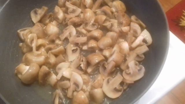 Курица с грибами в сметане. смотреть онлайн