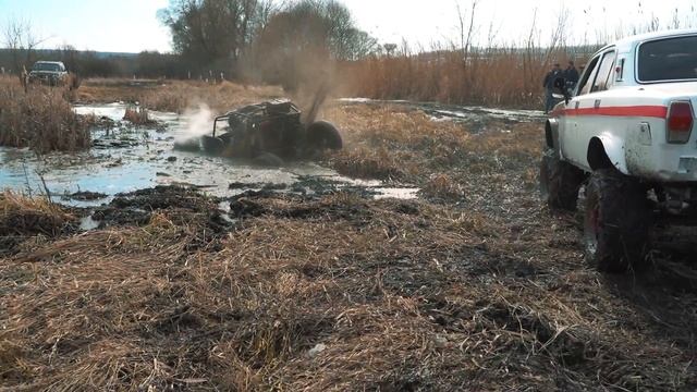 ПСИХ на PRADO против ГРУЗОВИКОВ смотреть онлайн