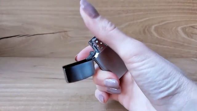 Зажигалка Zippo 1600 Slim Brushed Chrome (Видео обзор) podarki-odessa.com смотреть онлайн