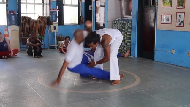 Sequência do Mestre Bimba - Mestre Bamba ACMB & Careca CCCB смотреть онлайн