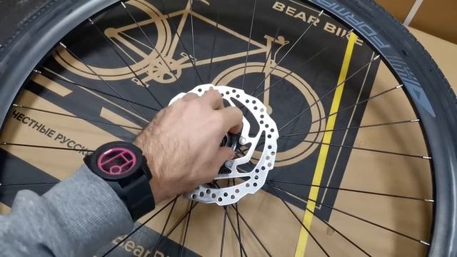 Как снять тормозной диск с типом крепления CenterLock. смотреть онлайн