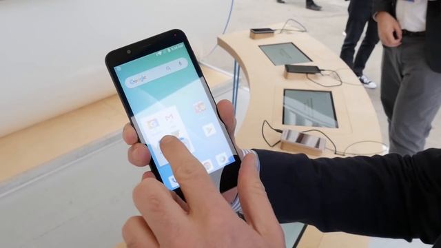 Android Go - Hands On at Mobile World Congress 2018 смотреть онлайн