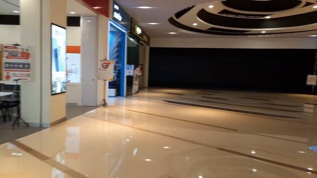 Walking Tour of The Park Mall, Solo Baru, Central Java, Indonesia смотреть онлайн