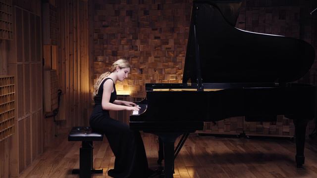Polina Strela performs Chopin Ballade No. 2 in F Major смотреть онлайн