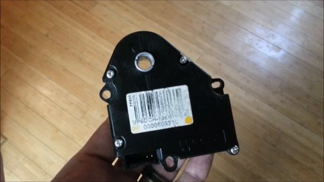 "Blend Door Actuator Replacement (Main and Mode) plus Calibration" 2007 Saturn Vue смотреть онлайн