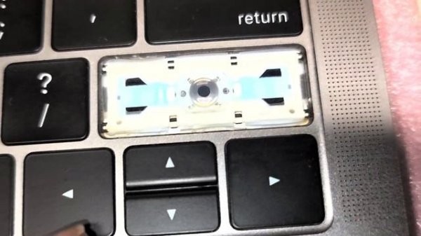 MacBook Pro A1989 13" inch 2019 Shift Key Removal Cleaning