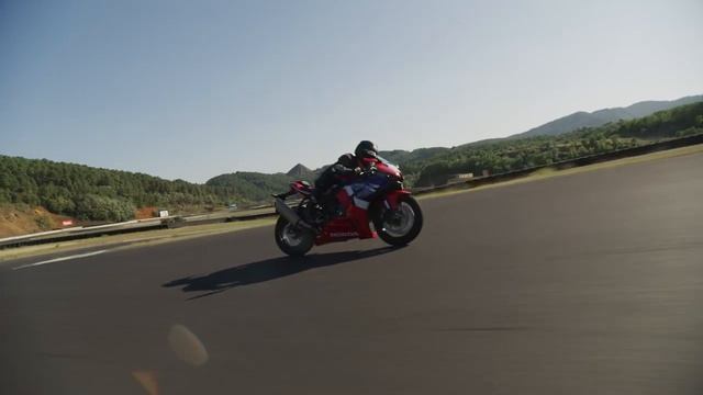2022 Honda CBR1000RR R FIREBLADE | Racetrack Riding | Stills | смотреть онлайн