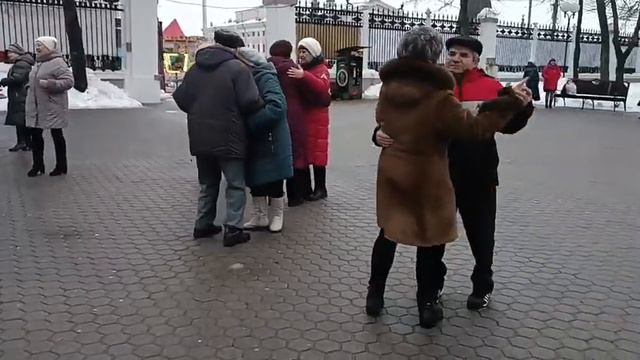 17.12.2023. В парке Гомеля танцы под гармонь! смотреть онлайн