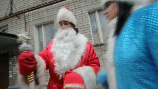 МОЁшники облачили воронежцев в костюм Деда Мороза смотреть онлайн