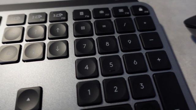 Logitech Mx keys Review 2021| Is this the ultimate keyboard? смотреть онлайн