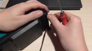 Зарядить аккумулятор авто зарядником от шуруповёрта.