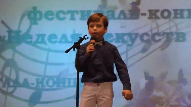 Если вдруг упадет  микрофон на сцене...