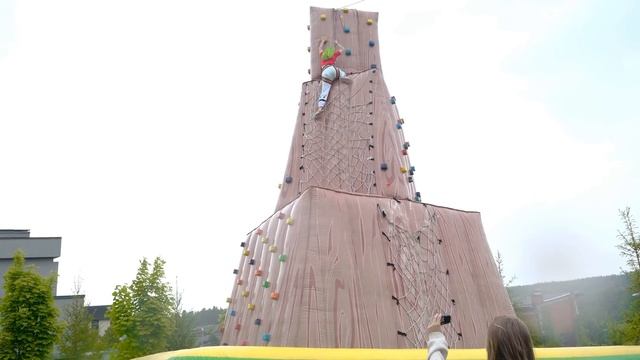 ПАРК АТТРАКЦИОНОВ ДОМА! ? УСТРОИЛА НЕЗАБЫВАЕМЫЙ ДР для ЛИАНЫ смотреть онлайн