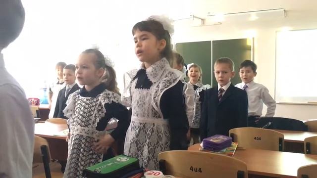 Разминка перед занятием в 1 классе у Евы-Марии смотреть онлайн